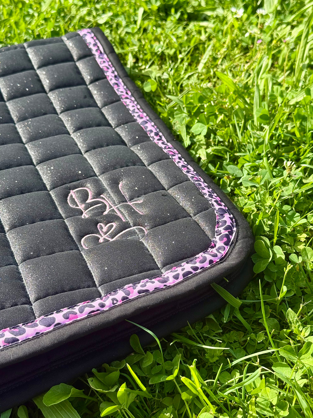 Tapis leopard pailleté