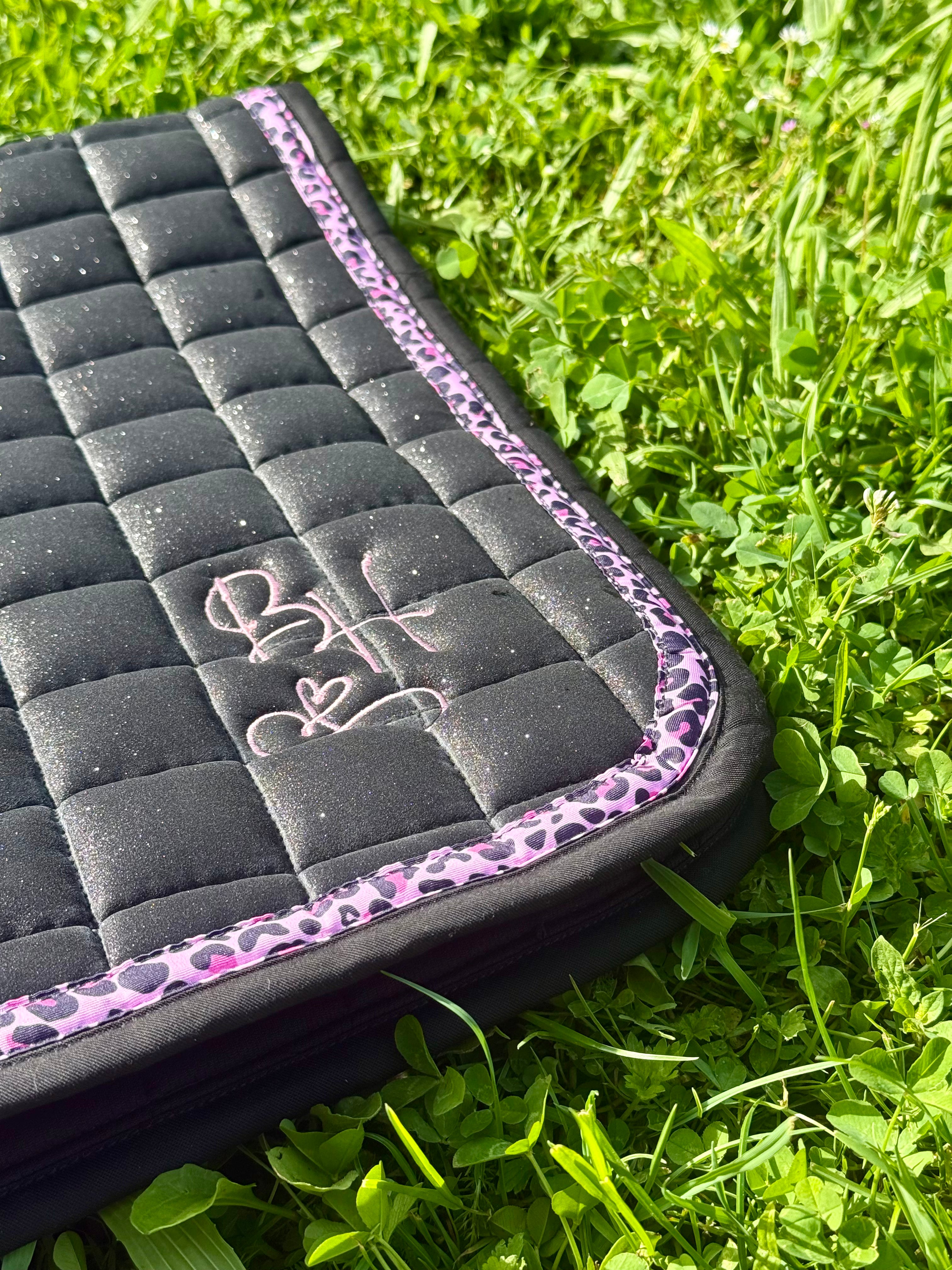 Tapis leopard pailleté